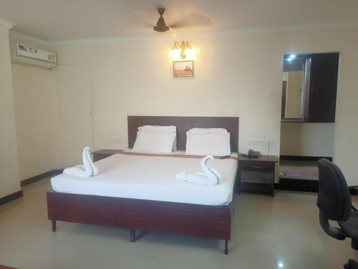 Sky Park Hotels Tiruppur Exterior foto