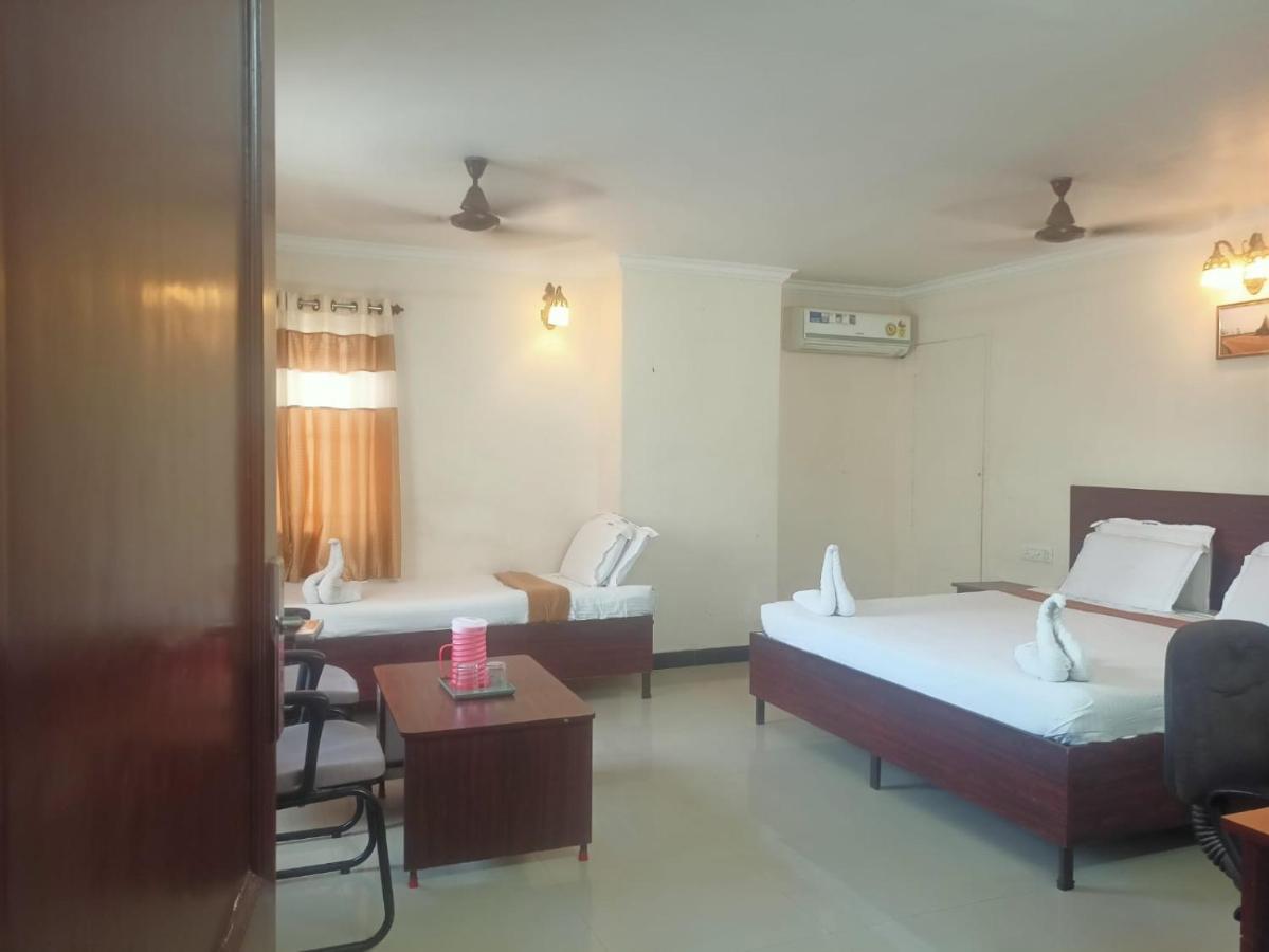 Sky Park Hotels Tiruppur Exterior foto